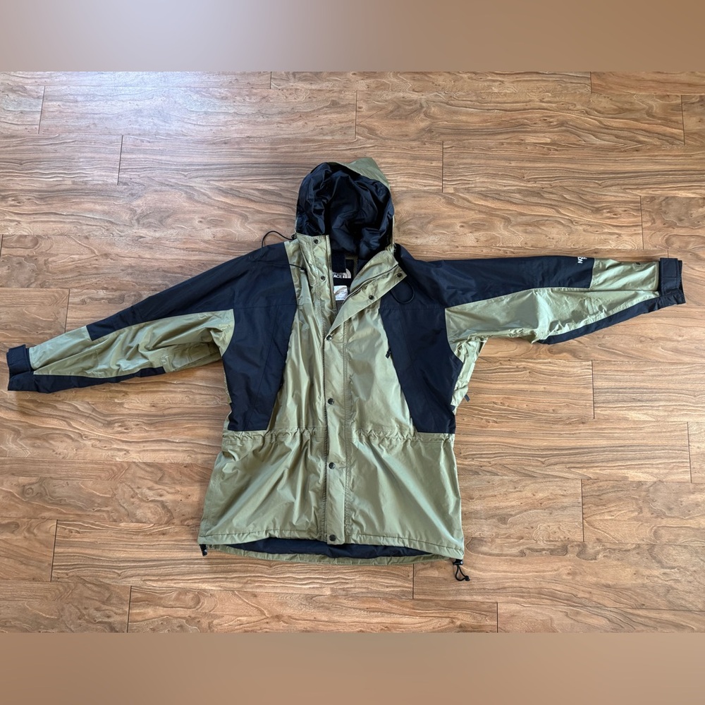 Men’s North Face Gore-Tex Jacket size XL